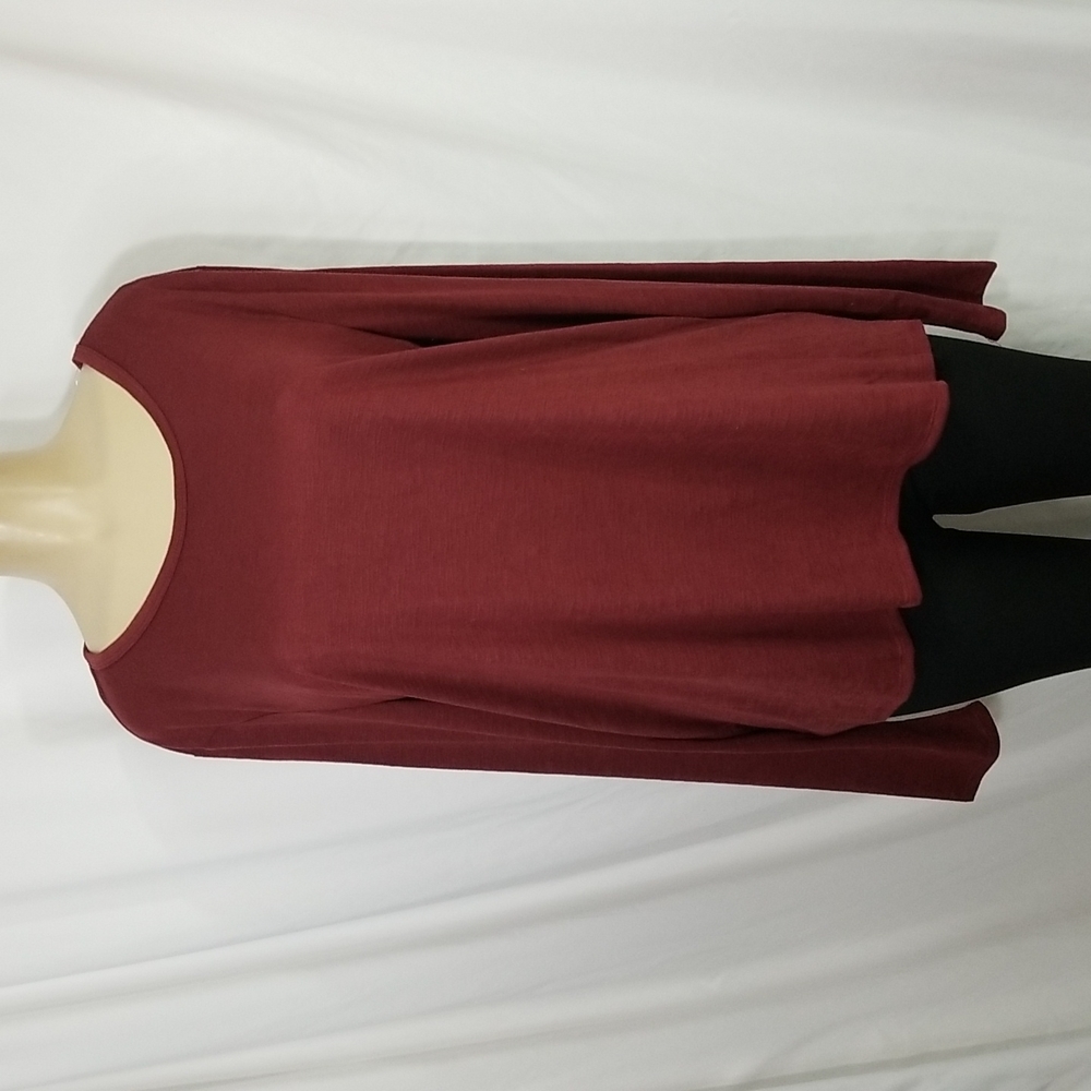 ASKYA LS XL TOP WITH OPEN SLIT BACK OR TIE IN BURGUNDY
